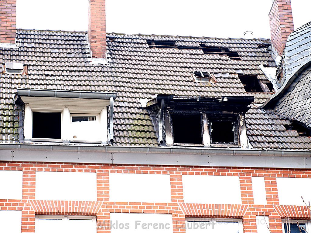 Feuer 3 Dachstuhlbrand Koeln Muelheim Gluecksburgstr P296.JPG